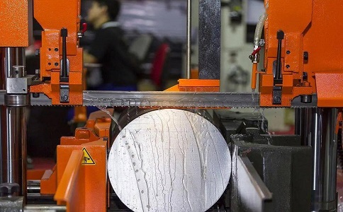 东安立式金属带锯床切削出现跑带故障解决方法！